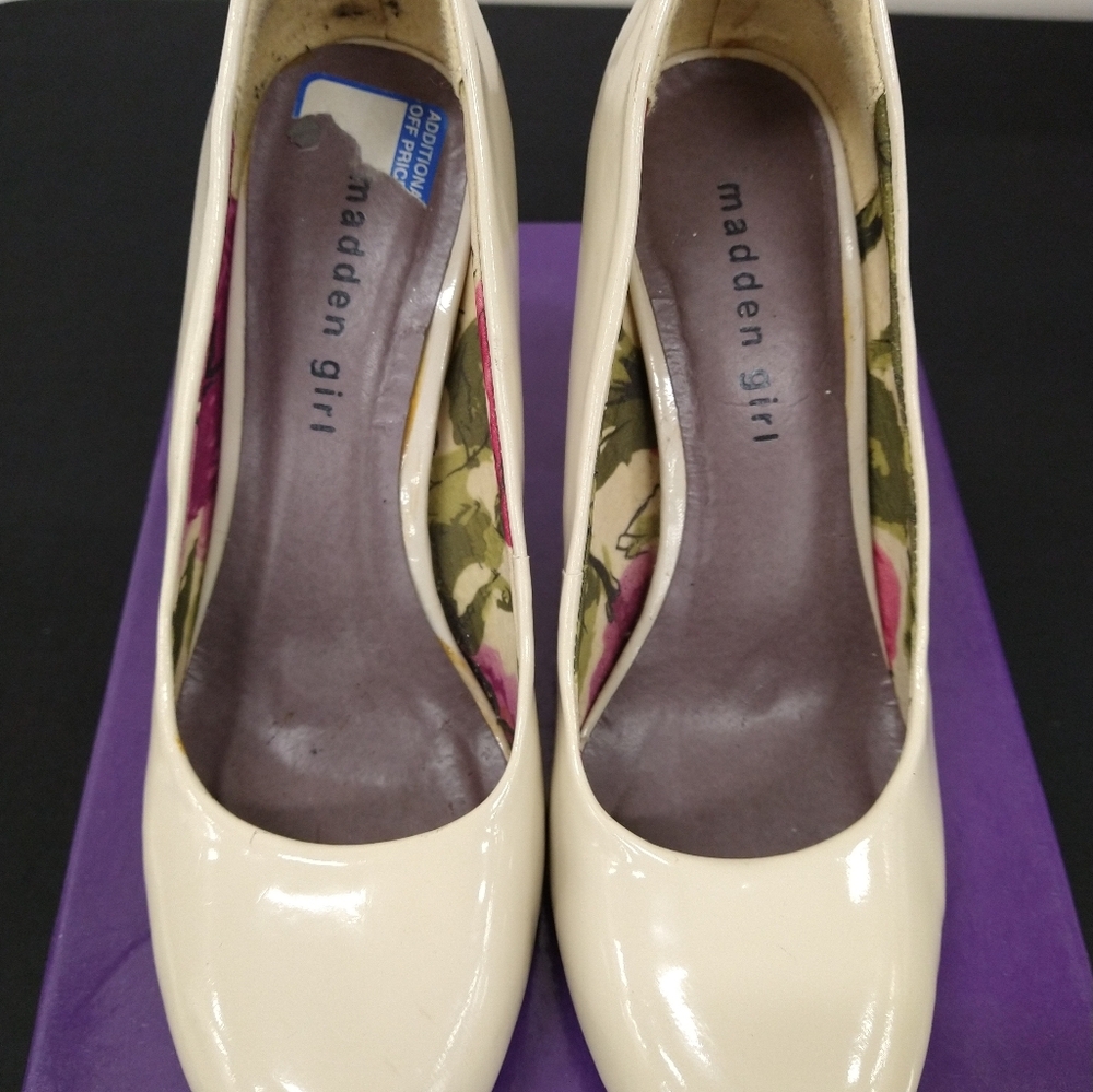Pumps - Picture 3 of 5